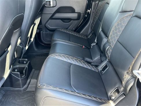 Used 2023 Jeep Gladiator Overland image 20