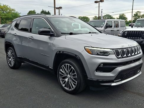 Certified 2023 Jeep Compass Limited w/ Elite Group AWD/4WD image 3