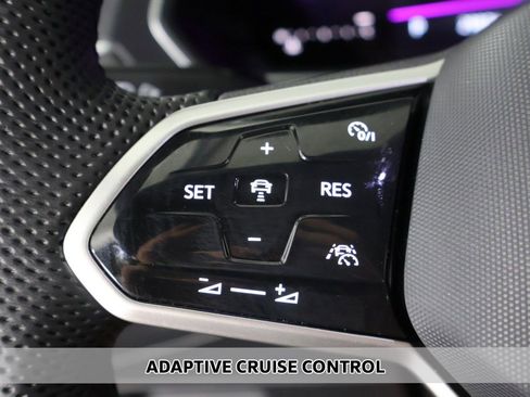 Used 2022 Volkswagen Tiguan SE R-Line AWD/4WD image 4