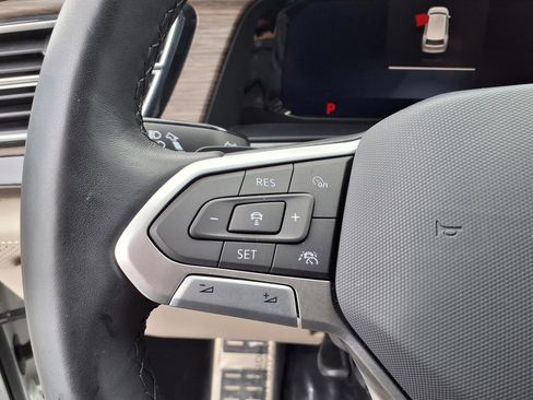 Used 2024 Volkswagen Atlas SEL Premium R-Line image 33