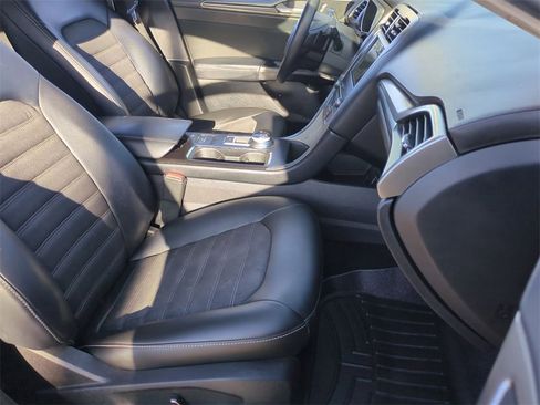 Used 2017 Ford Fusion SE w/ Equipment Group 201A image 27