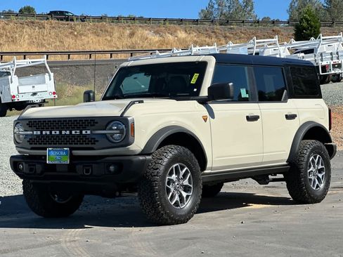 Certified 2025 Ford Bronco Badlands AWD/4WD image 8