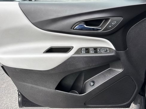 Used 2023 Chevrolet Equinox LT w/ Driver Convenience Package image 17