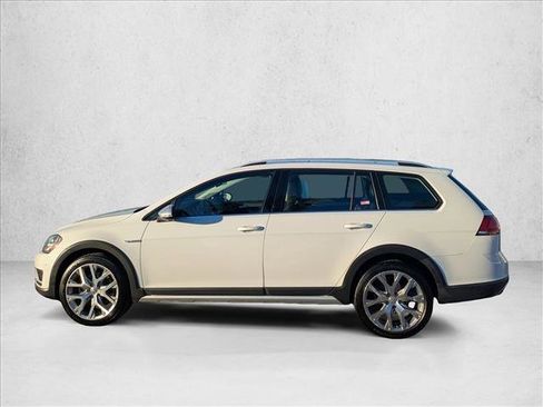 Used 2017 Volkswagen Golf SE image 9