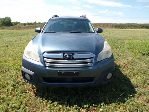 Used 2013 Subaru Outback 2.5i Premium AWD/4WD image 2