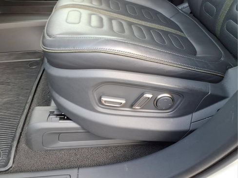 Used 2022 Rivian R1T Adventure AWD/4WD image 16