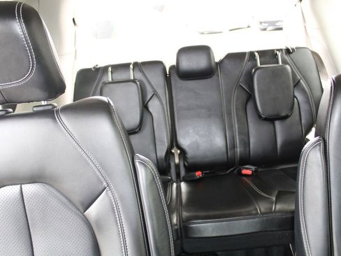 Used 2023 Chrysler Pacifica Touring-L image 41