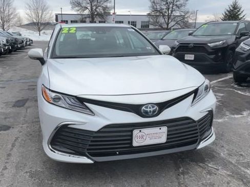 Used 2022 Toyota Camry XLE w/ Navigation Upgrade Package image 3