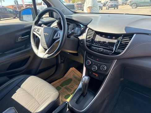 Used 2022 Chevrolet Trax LT w/ LT Convenience Package AWD/4WD image 35