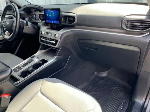 Used 2021 Ford Explorer XLT w/ Equipment Group 202A RWD image 43