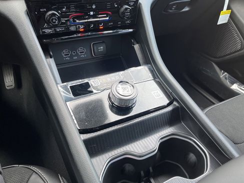 New 2025 Jeep Grand Cherokee L Altitude image 34