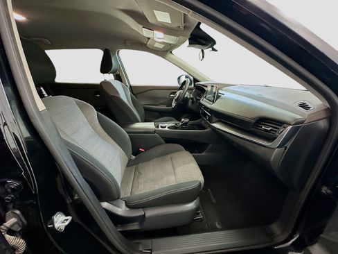 Used 2023 Nissan Rogue SV image 31