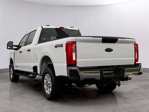 Used 2024 Ford F250 XLT w/ Snow Plow/Camper Package image 7