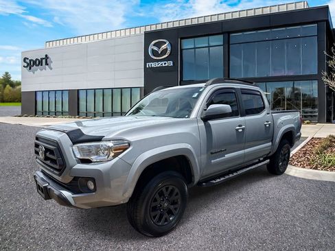 Used 2020 Toyota Tacoma SR5 w/ SR5 Appearance Package (SM) RWD image 8