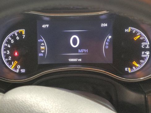 Used 2016 Jeep Grand Cherokee Laredo image 23