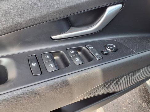 New 2025 Hyundai Elantra SEL image 45