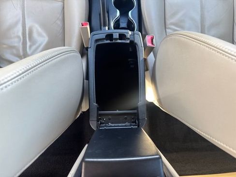 Used 2013 Chrysler 200 Limited image 27