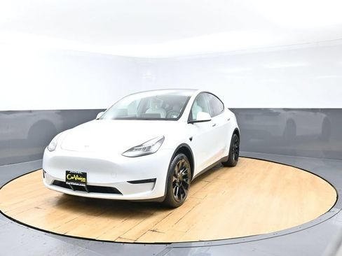 Used 2022 Tesla Model Y Long Range AWD/4WD image 5