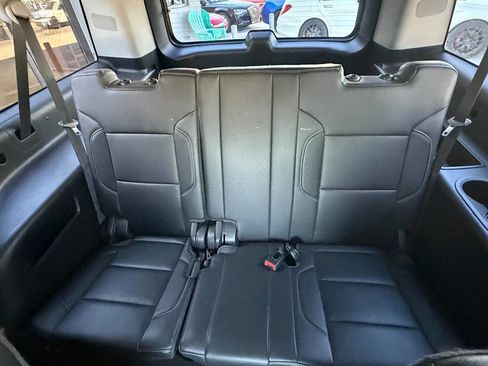 Used 2018 Chevrolet Suburban LT image 13