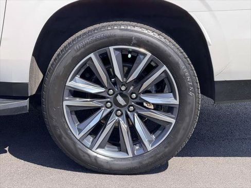 Used 2023 Cadillac Escalade ESV Sport w/ LPO, Illumination Package AWD/4WD image 10
