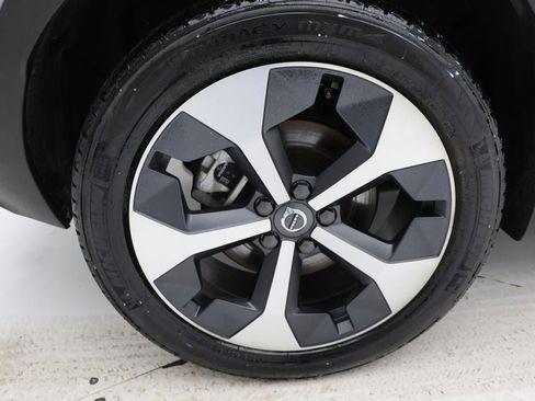 Used 2025 Volvo XC40 B5 Plus image 13