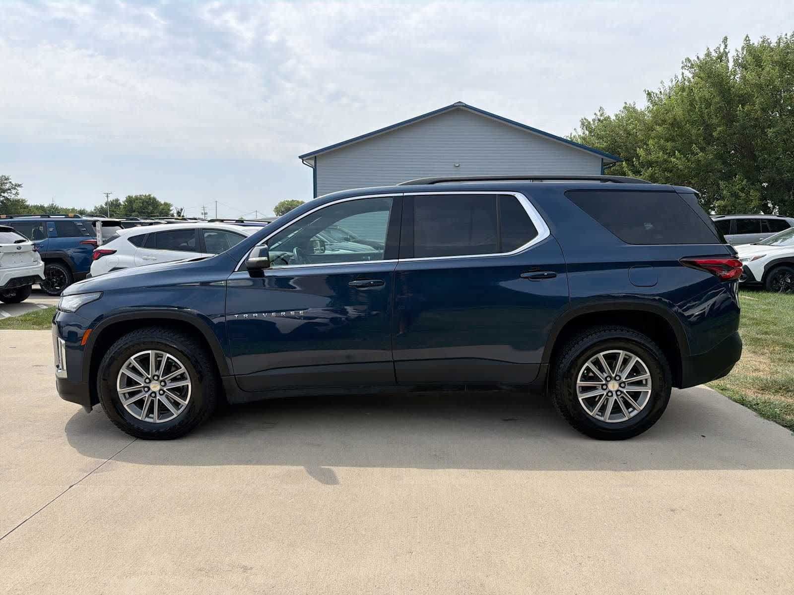 Used 2023 Chevrolet Traverse LT AWD/4WD image 3
