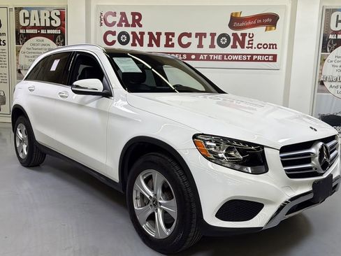 Used 2018 Mercedes-Benz GLC 300 4MATIC w/ Premium Package image 3