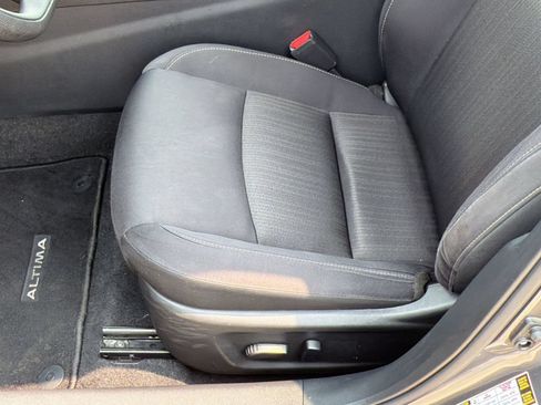 Used 2025 Nissan Altima 2.5 SV FWD image 14
