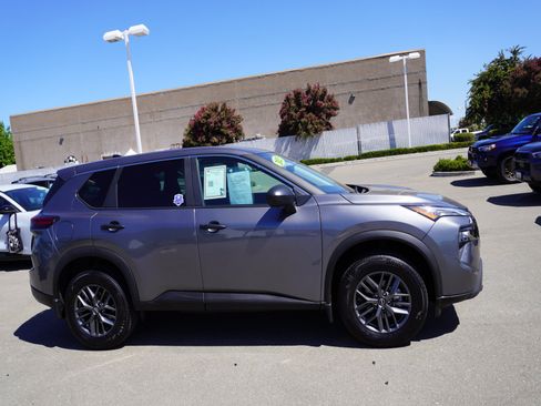 Used 2025 Nissan Rogue S FWD image 4