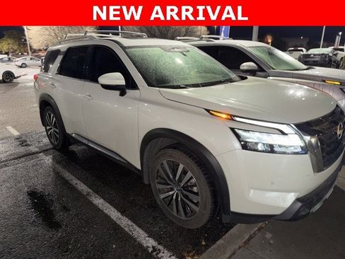 Certified 2024 Nissan Pathfinder Platinum image 1
