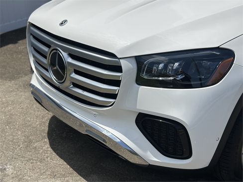 Used 2024 Mercedes-Benz GLS 450 4MATIC image 30