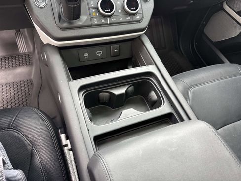 Used 2024 Land Rover Defender 130 X-Dynamic SE image 26