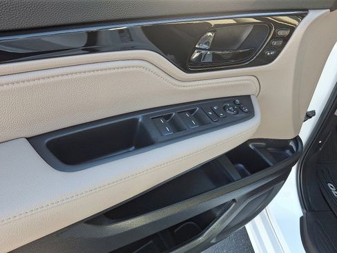 Used 2023 Honda Odyssey Elite image 12