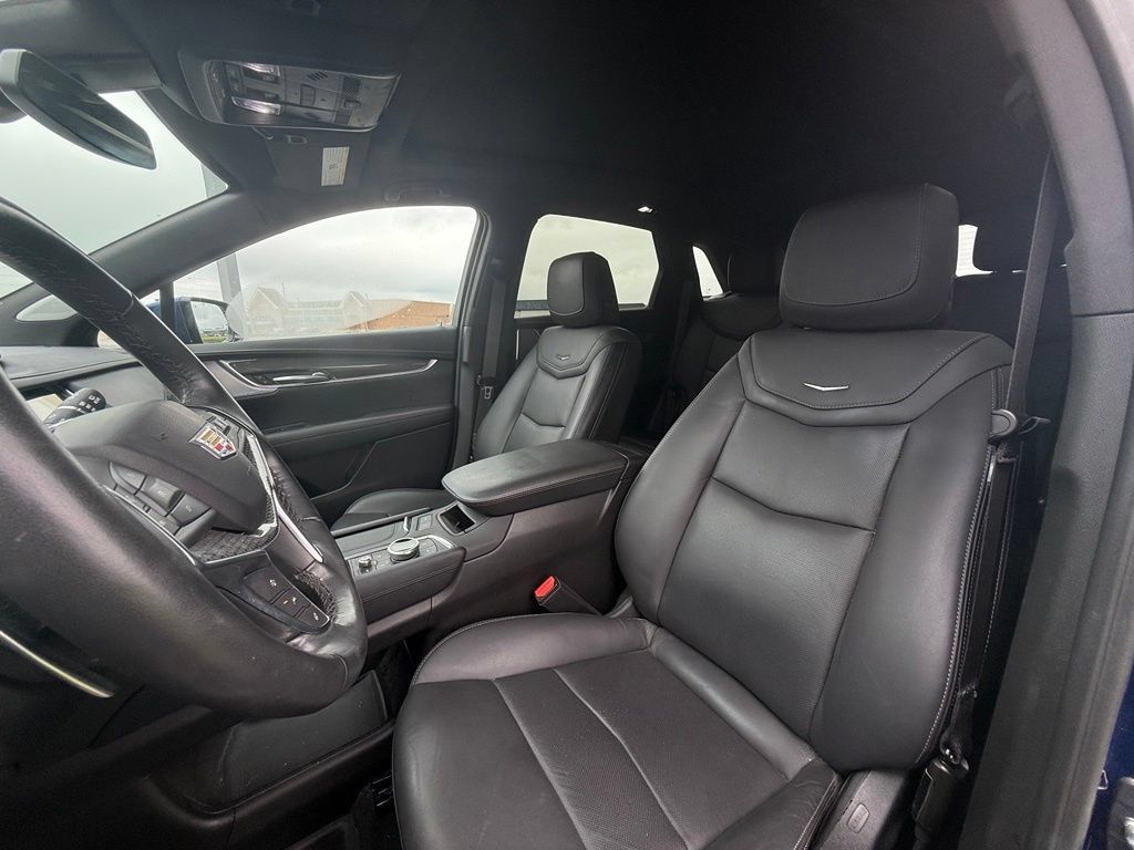 Certified 2024 Cadillac XT5 Sportv w/ LPO, Floor Liner Package AWD/4WD image 22