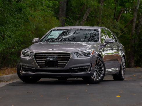 Used 2018 Genesis G90 5.0 Ultimate RWD image 2