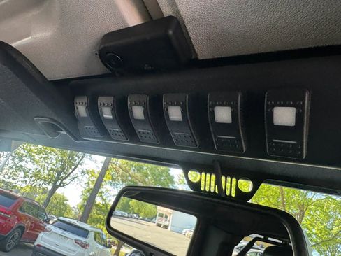 Used 2016 Jeep Wrangler Unlimited Rubicon image 31