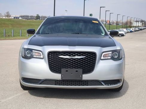 Used 2019 Chrysler 300 Touring w/ Sport Appearance Package image 2