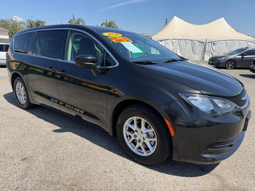 Used 2020 Chrysler Voyager LX FWD image 3