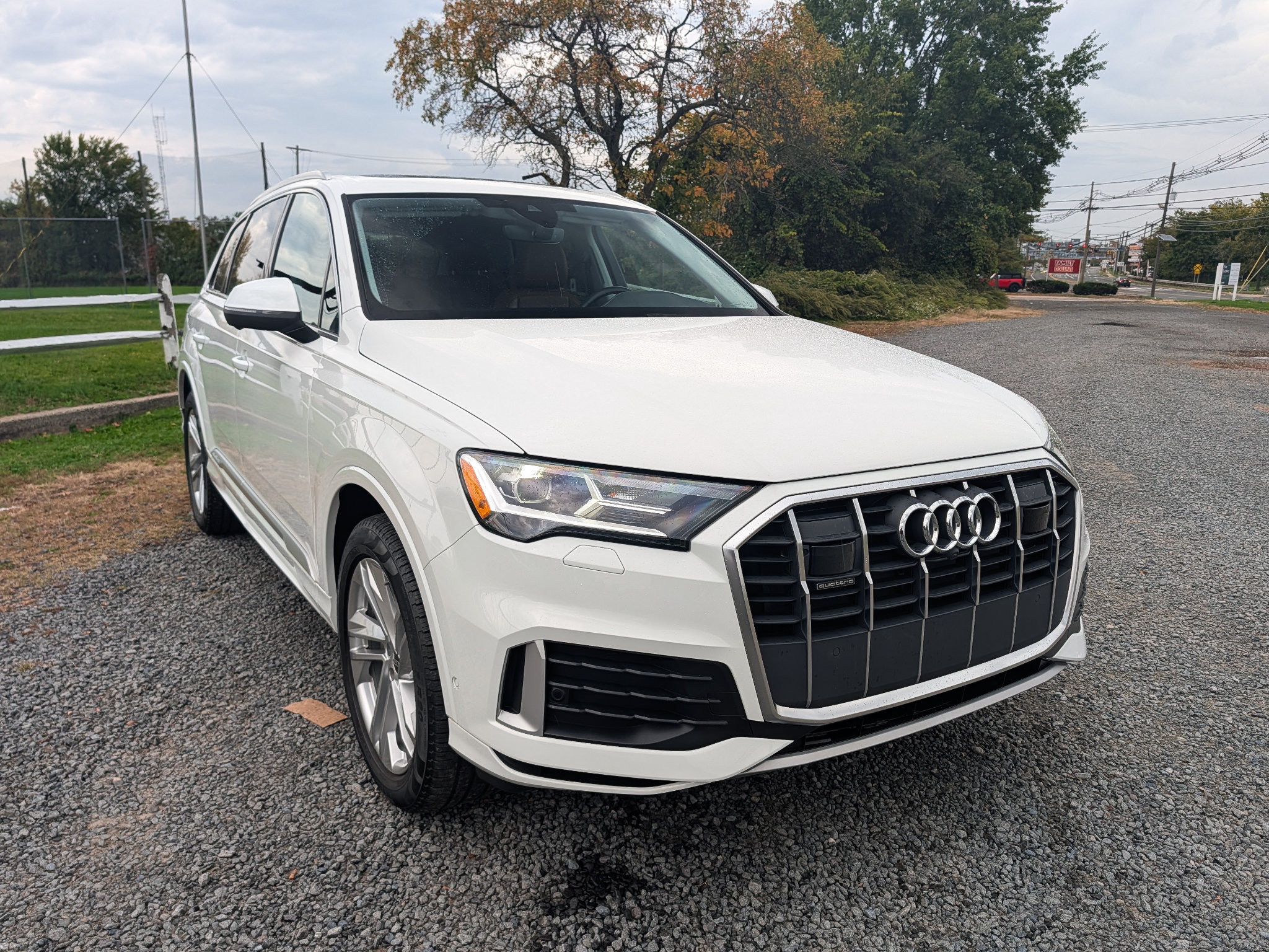 Used 2023 Audi Q7 2.0T Premium w/ Convenience Package AWD/4WD image 3