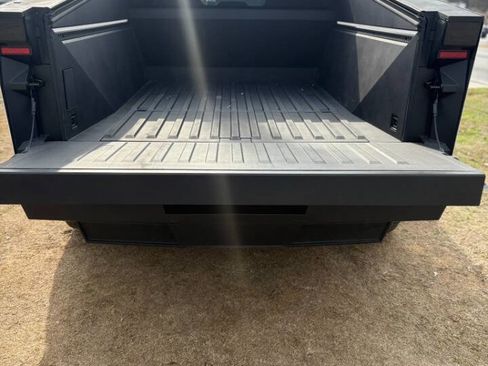 Used 2025 Tesla Cybertruck AWD Crew Cab image 6