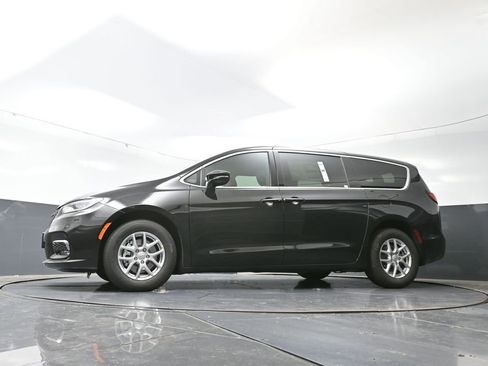 New 2026 Chrysler Pacifica Select image 49