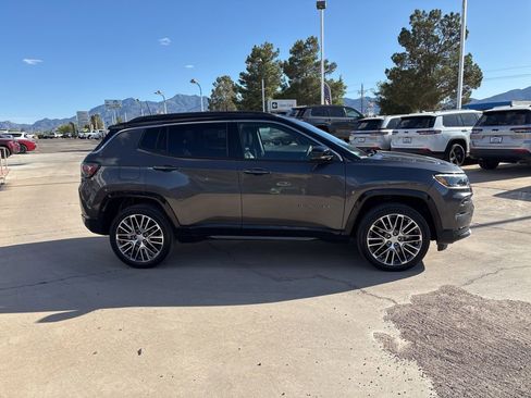 Used 2023 Jeep Compass Limited w/ Elite Group AWD/4WD image 4