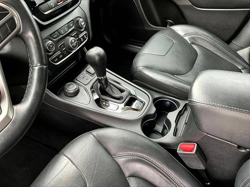 Used 2019 Jeep Cherokee Limited AWD/4WD image 22