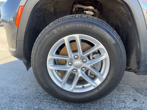 Used 2024 Jeep Grand Cherokee L Laredo w/ Luxury Tech Group I image 33