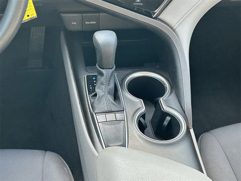 Used 2022 Toyota Camry LE image 19