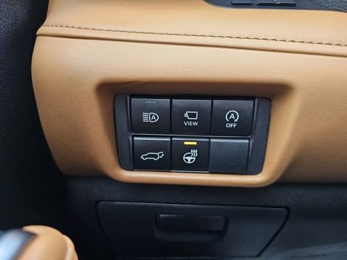 Used 2025 Toyota Highlander Platinum image 18