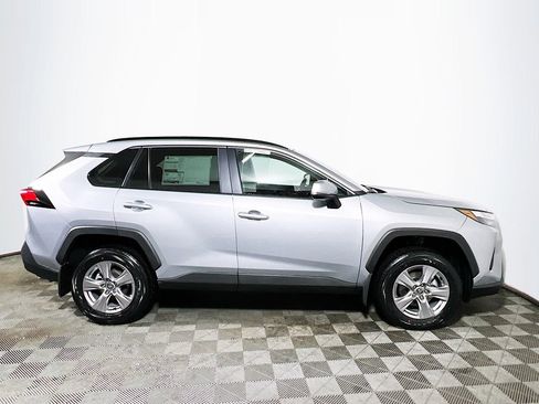 Used 2025 Toyota RAV4 XLE AWD/4WD image 9