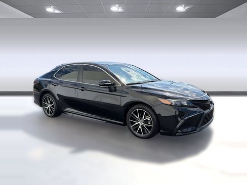 Used 2024 Toyota Camry SE FWD image 7