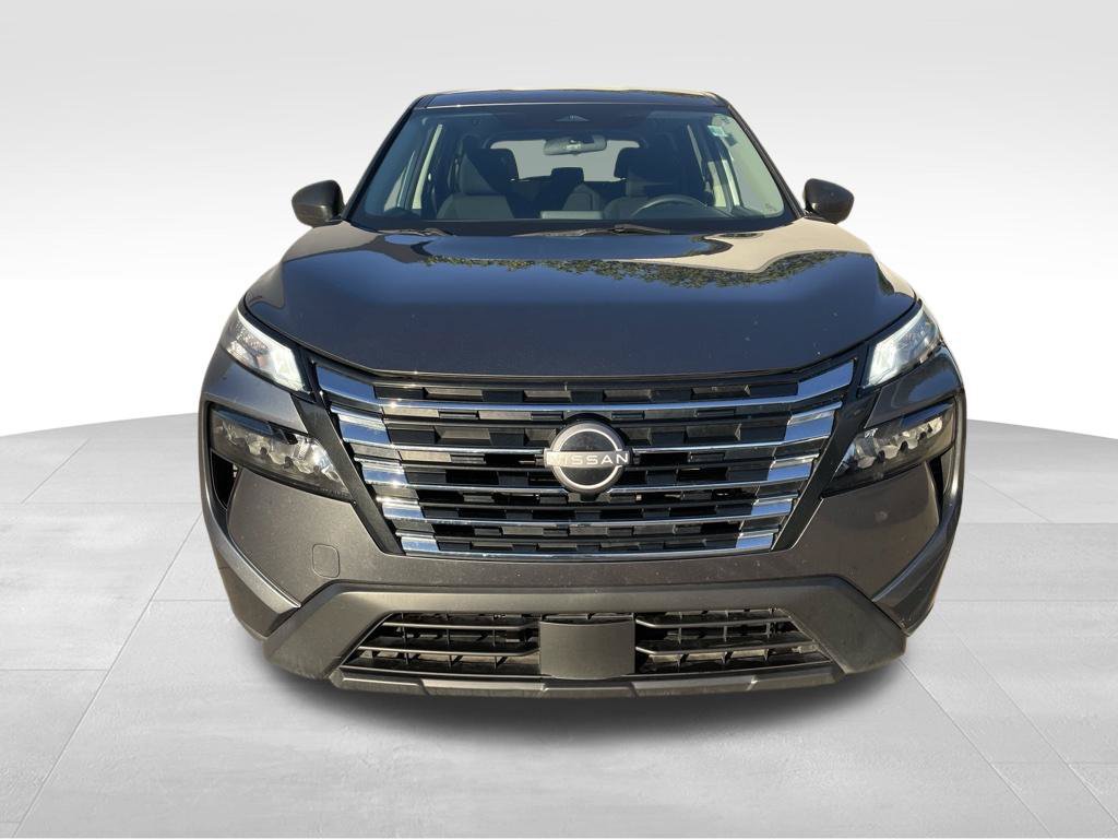 Used 2024 Nissan Rogue S FWD image 2