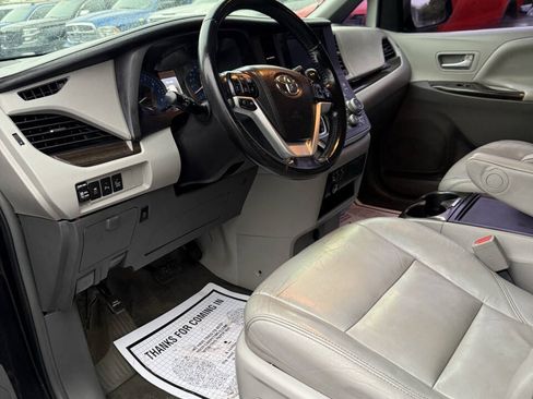 Used 2016 Toyota Sienna XLE w/ XLE Navigation Package FWD image 9